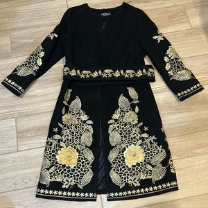 Beautiful felt floral jacket coat size Small with 3-D gold embroidered leafs